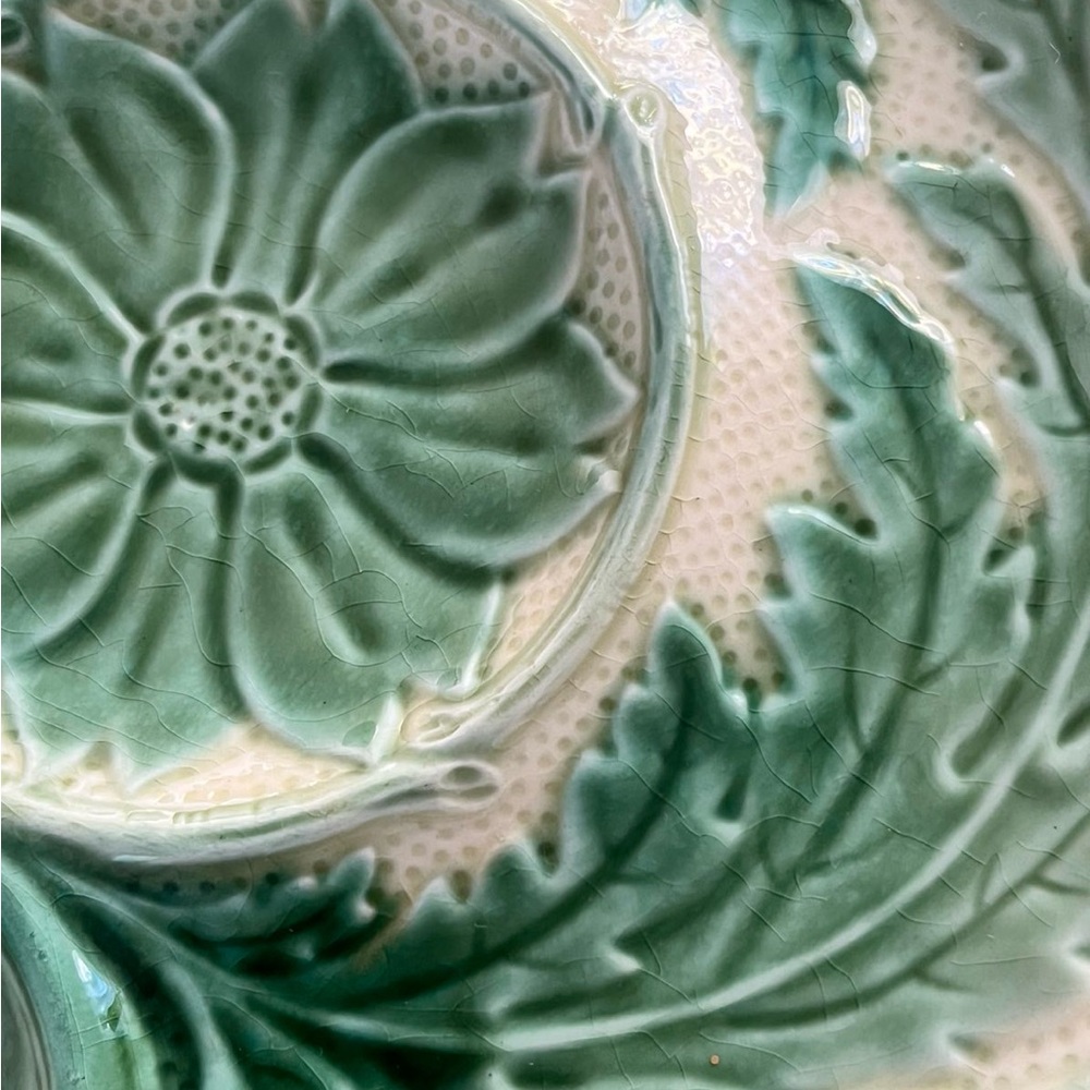 1930's French Artichoke
Plate by Gien. - Picture 9 of 12